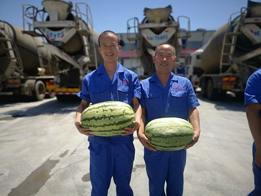 轩苑集团夏季慰问—炎炎夏日送清凉，丝丝关心入人心