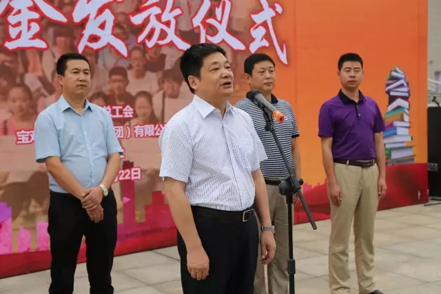 第三届“金秋圆梦爱心助学”活动圆满结束 百名困难学生每人领到5000元助学金